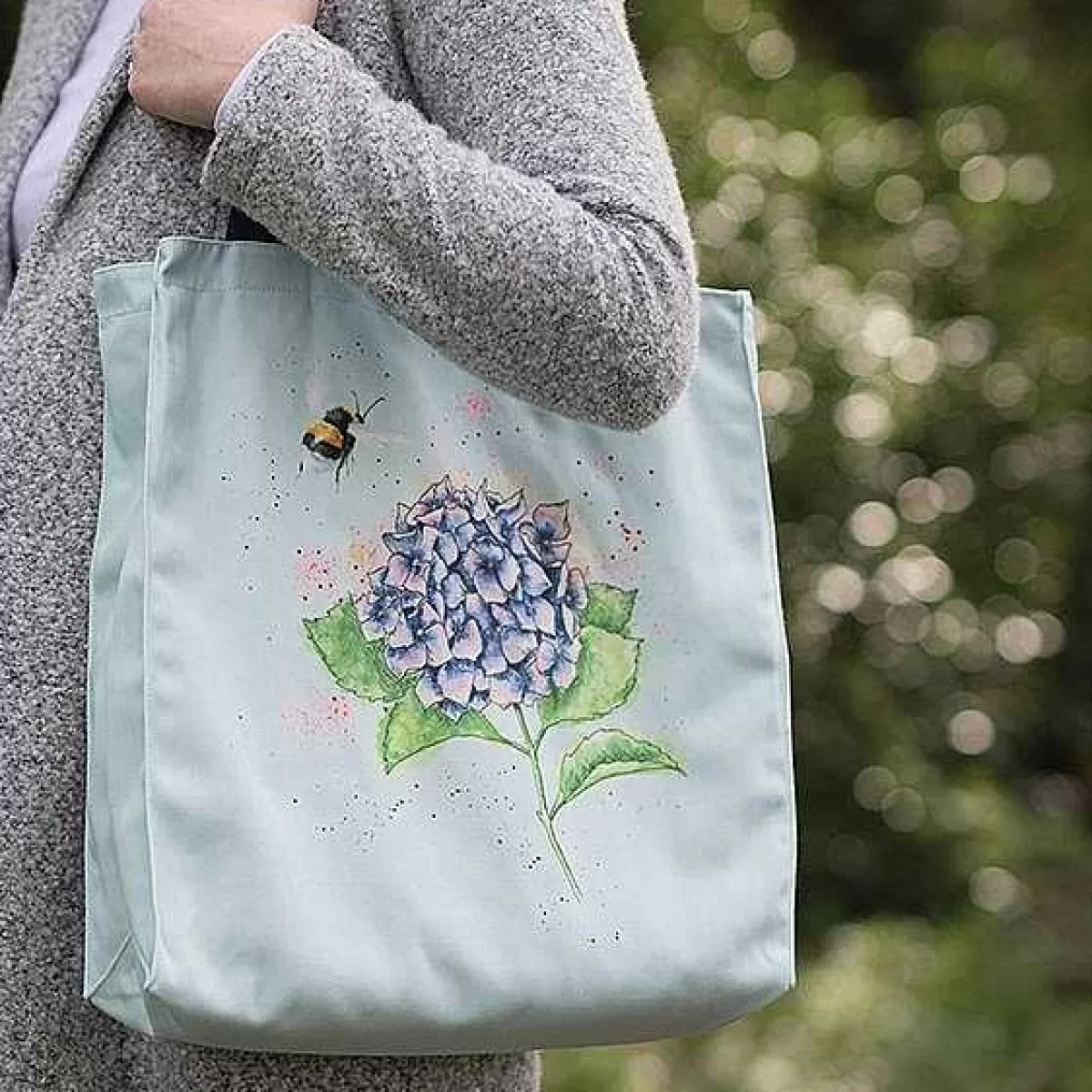 Canvas & Foldable Shopping Bags>Wrendale Designs Hydrangea' Bee Canvas Bag